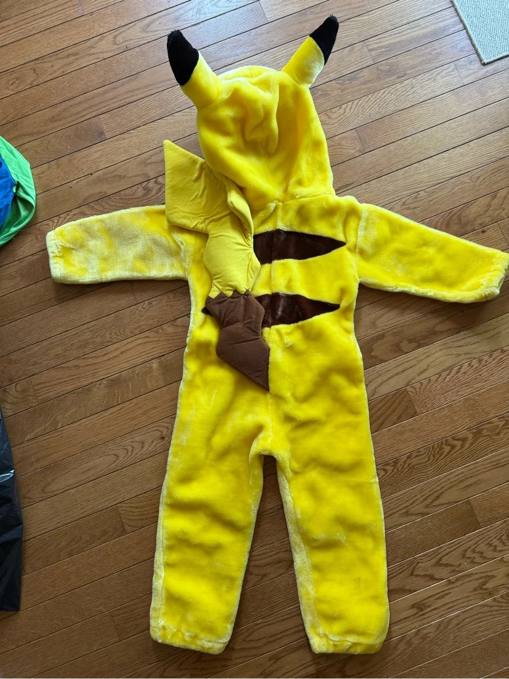 N/A soft yellow